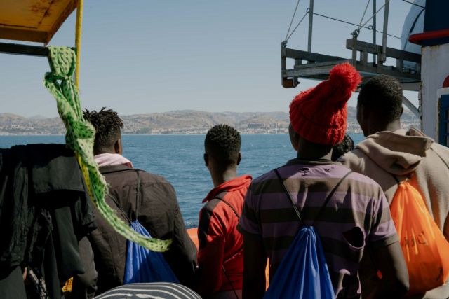 Ιταλία: Σε πλοίο-καραντίνας 28 πρόσφυγες θετικοί στον ιό που διέσωσε το Sea Watch