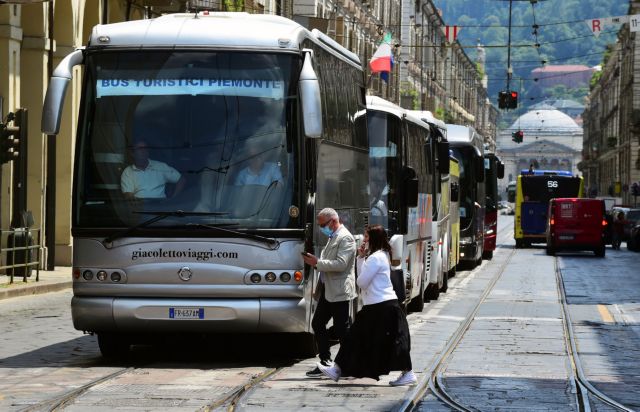 Αυξάνονται τα κρούσματα στην Ιταλία – Μειώνονται οι νεκροί