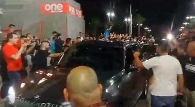 Αποθέωση Μαρινάκη στο «Καραϊσκάκη»: Αυτό είναι σωστό, πρωτάθλημα και Κύπελλο και ευρωπαϊκό