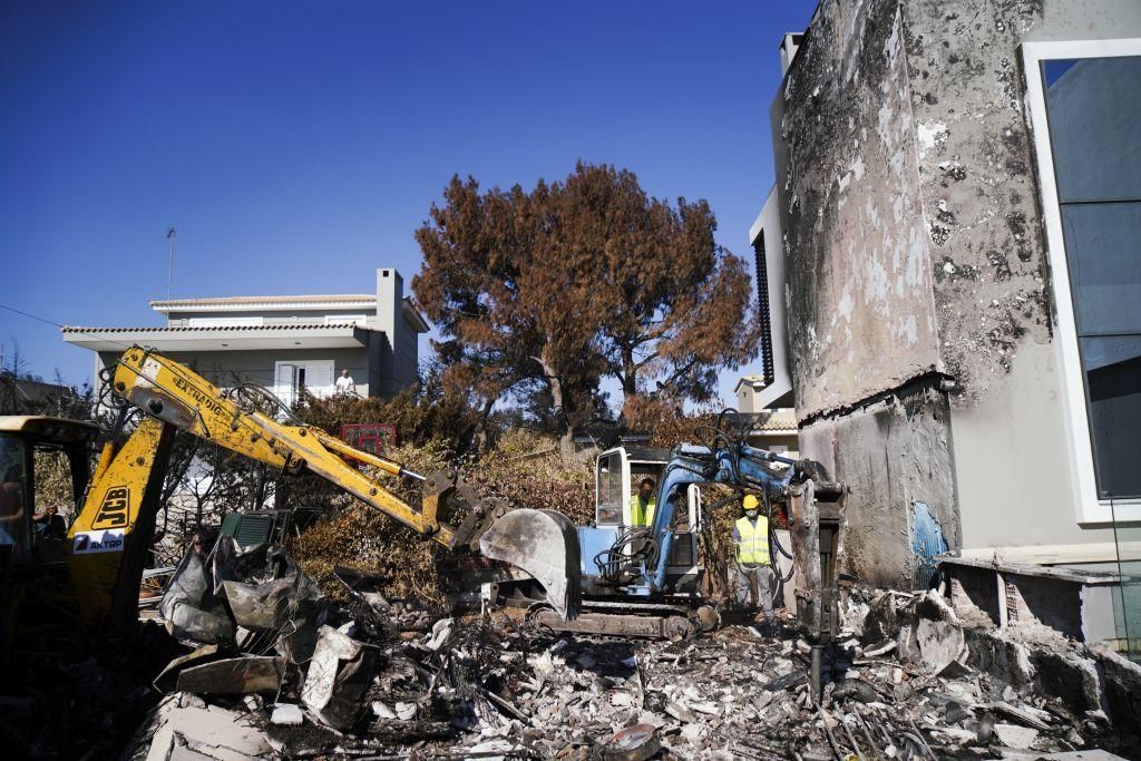 Κατεδάφιση εγκαταλελειμμένου ακινήτου στην Παλαιά Κοκκινιά