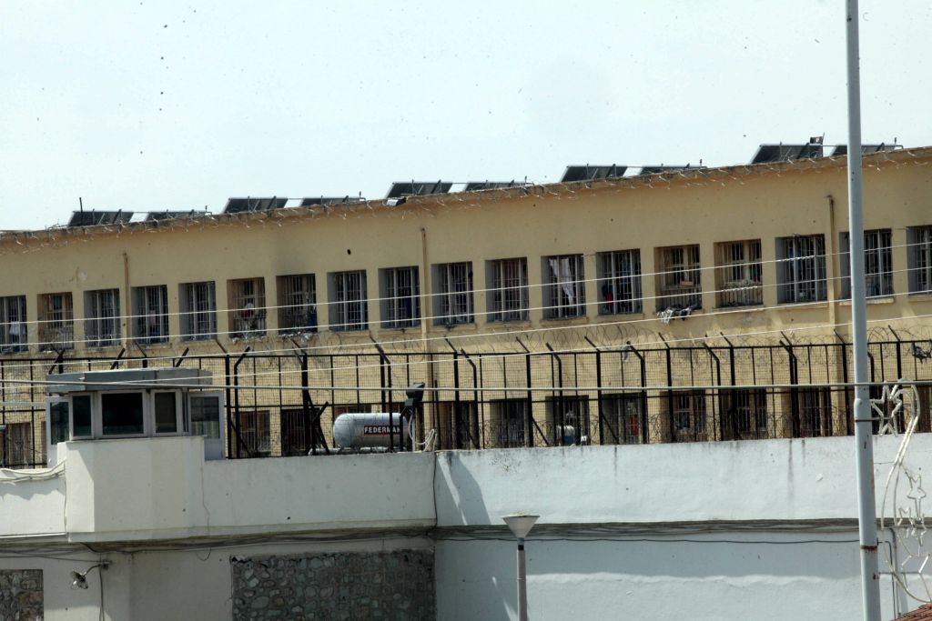 Τα κελιά – σουίτες και οι «σπηλιές» της εξαθλίωσης στις φυλακές Κορυδαλλού