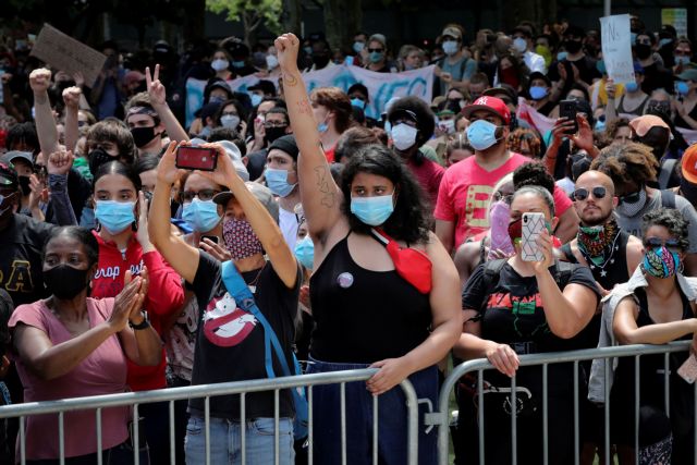 Νέα Υόρκη: Φοβάται για τον κοροναϊό, ζητεί από τους διαδηλωτές να εξεταστούν