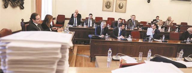 Εμεινε μόνος και αποχώρησε