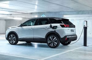 SUV – CROSSOVERS: Ποια μοντέλα μπαίνουν στην πρίζα