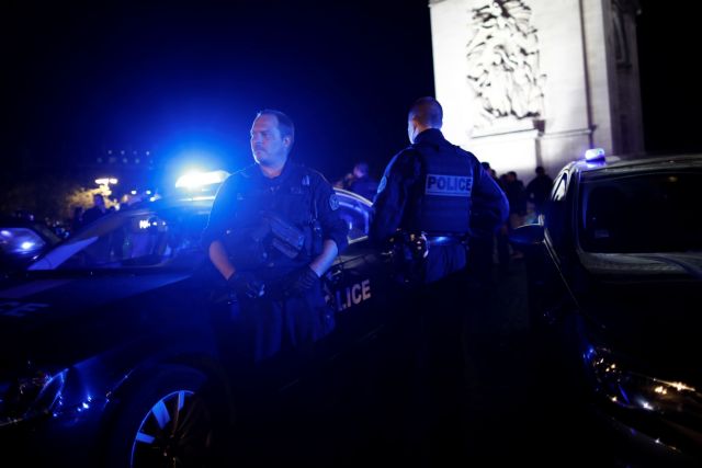 Γαλλία: Νέα τεχνική θα αντικαταστήσει τη χρήση του κεφαλοκλειδώματος από αστυνομικούς