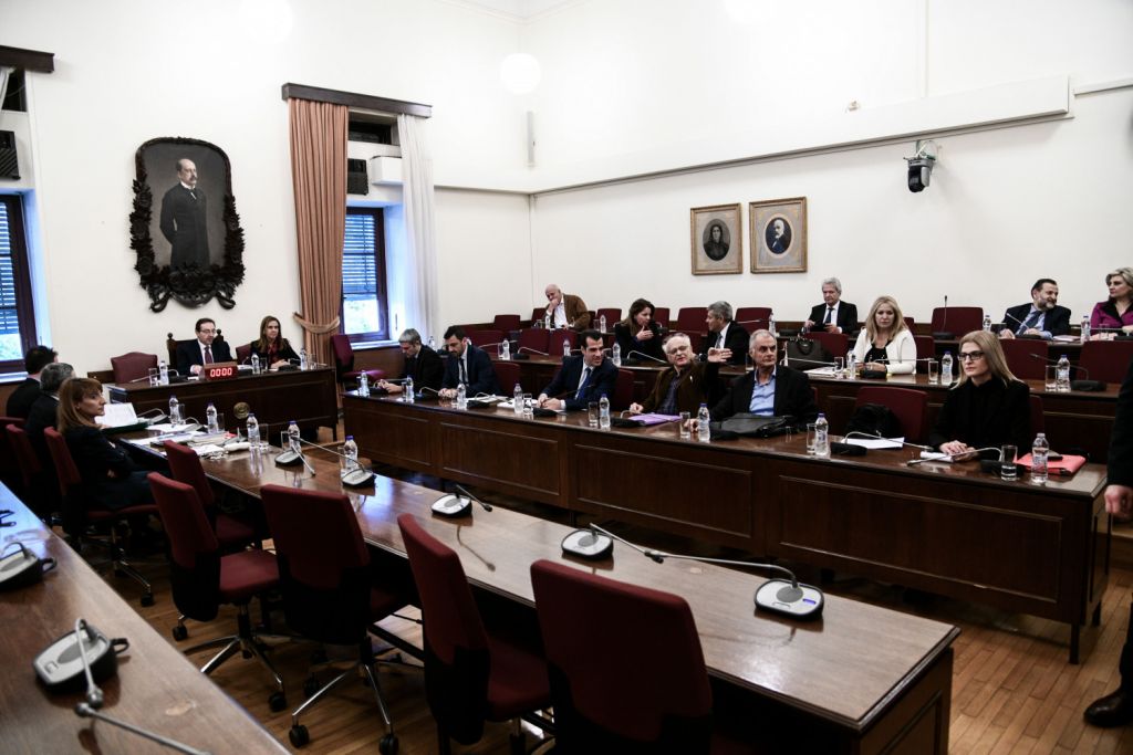 «Οικογενειακές» μάχες στην Προανακριτική