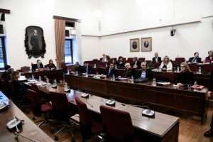 «Οικογενειακές» μάχες στην Προανακριτική