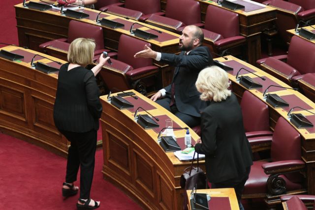 «Σφαγή» ανάμεσα Βούλτεψη και Τζανακόπουλο στη Βουλή