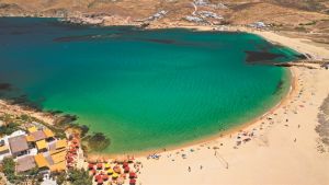 Στη Μύκονο και στις Σπέτσες…