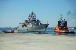 Ελληνική φρεγάτα στον έλεγχο του εμπάργκο όπλων για τη Λιβύη