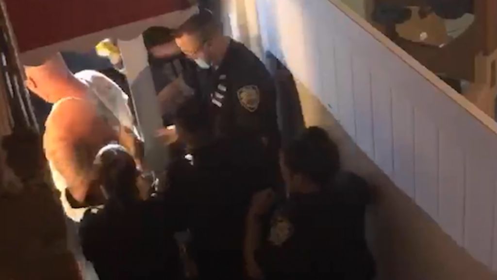 Σάλος για το θάνατο Έλληνα ομογενή κατά τη διάρκεια της σύλληψης – Ξεσπά η μητέρα του