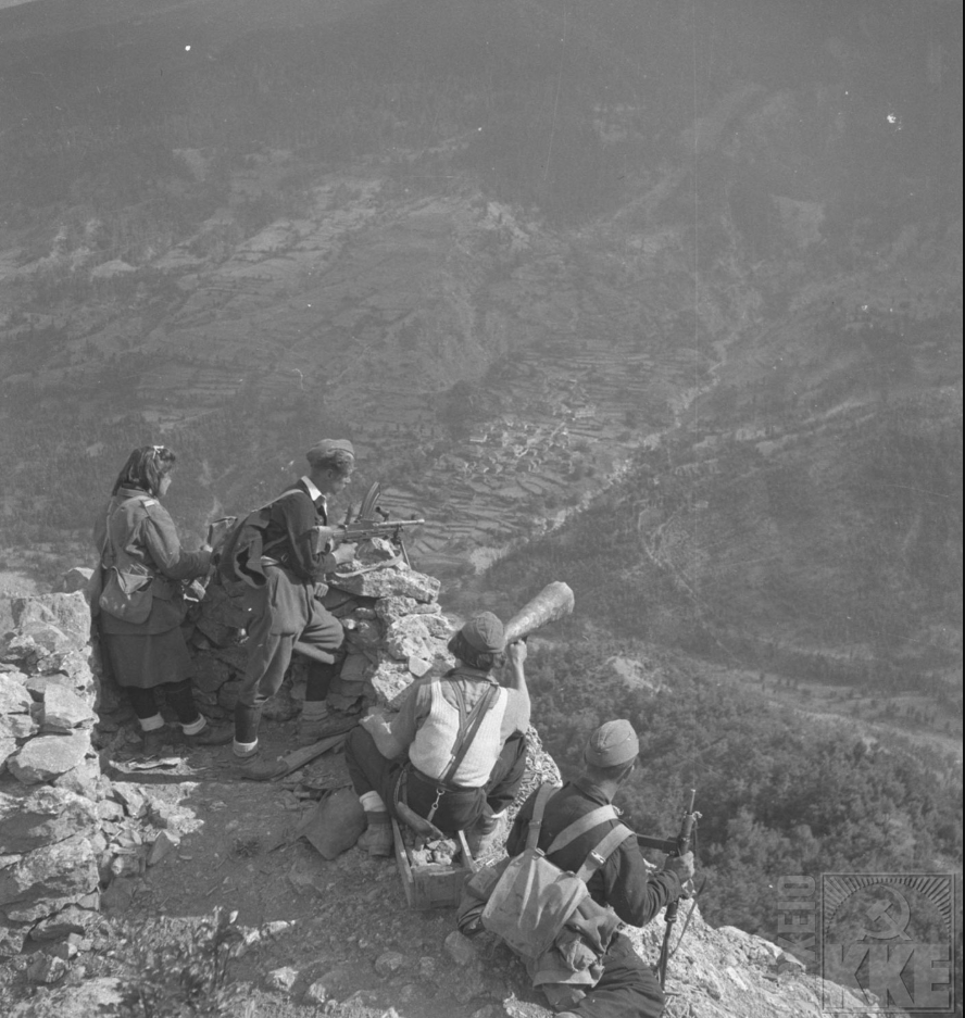 Το σπάνιο φωτογραφικό του αρχείο ανοίγει στο κοινό το ΚΚΕ