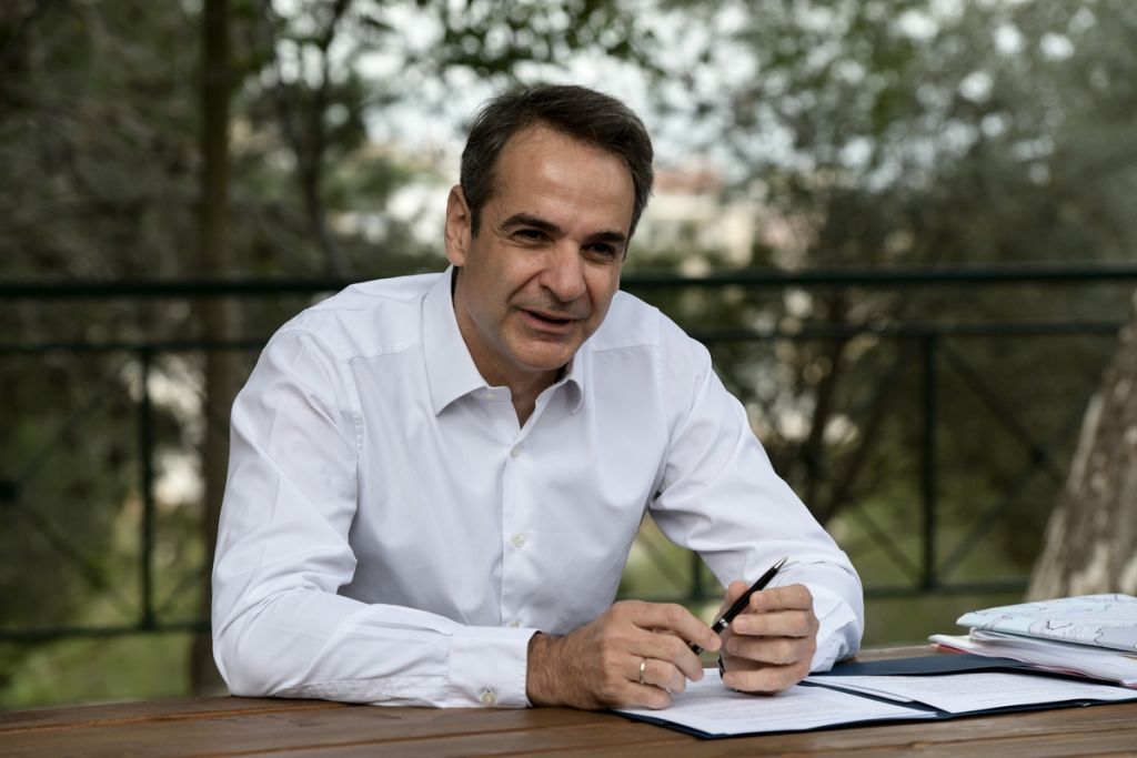 Στη Σαντορίνη ο Μητσοτάκης – Μήνυμα για την επανεκκίνηση του τουρισμού