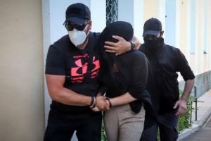 Επίθεση με βιτριόλι: Την Τρίτη η απολογία της 35χρονης – Αρνείται την εμπλοκή της