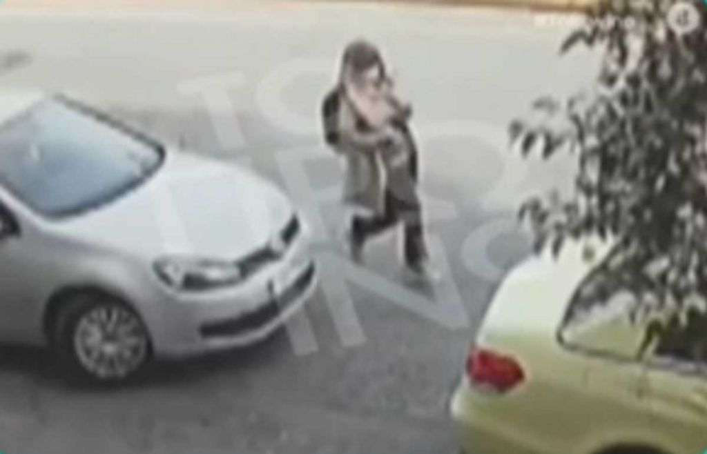Βίντεο – ντοκουμέντο με την 35χρονη να τρέχει να εξαφανιστεί μετά την επίθεση