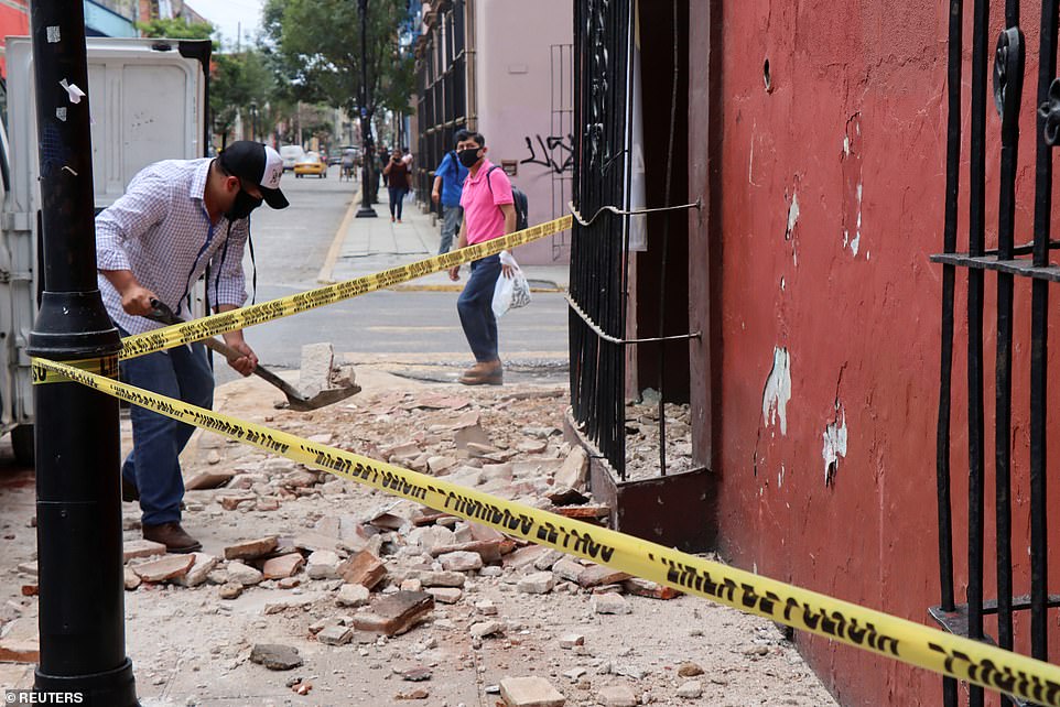 Μεξικό : Τουλάχιστον 5 νεκροί και ανυπολόγιστες καταστροφές από τη δόνηση των 7,4 Ρίχτερ