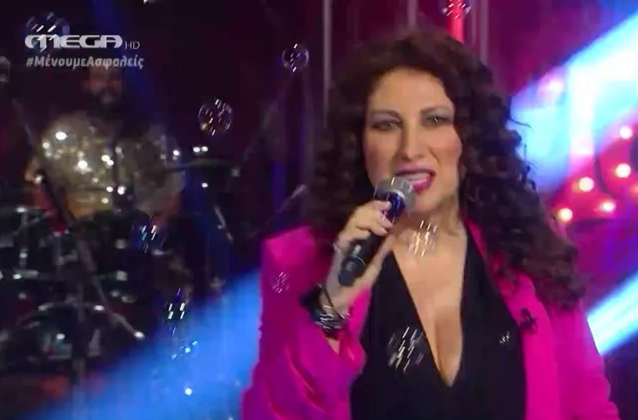 Με «Στοιχηματίζω» μας πήγε πίσω στο 1990 η Μαντώ