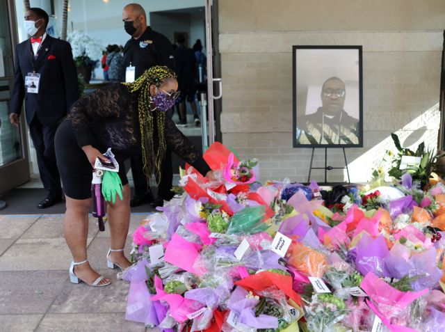 Το Χιούστον αποχαιρετά τον Τζορτζ Φλόιντ: Με δρακόντεια μέτρα και πλήθος κόσμου η κηδεία