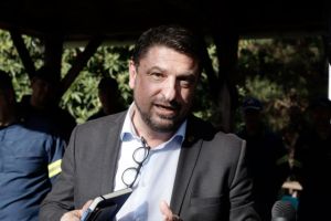 Επίθεση σε Χαρδαλιά: Στον Εισαγγελέα η «παρουσιάστρια» που του πέταξε νερό