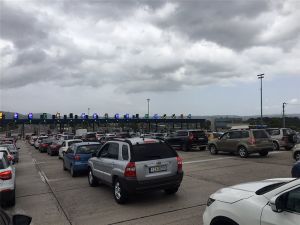 Τριήμερο Αγίου Πνεύματος: Συνεχίζεται η μεγάλη έξοδος – Ουρές στα διόδια Αφιδνών