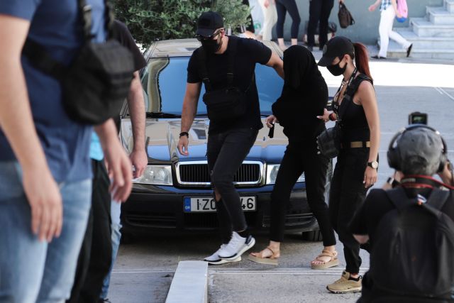 Επίθεση με βιτριόλι: Προφυλακιστέα η 35χρονη – Εκανε χρήση του δικαιώματος σιωπής