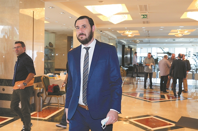 Αρκεί να μη χτυπάνε το κεφάλι τους…