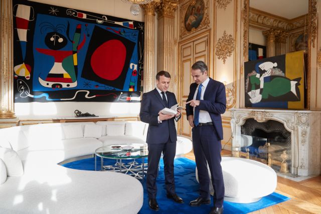 Τηλεφωνική επικοινωνία Μητσοτάκη – Μακρόν