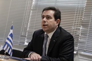 Επίθεση Μηταράκη: Ο ΣΥΡΙΖΑ είχε εκχωρήσει το προσφυγικό στις ΜΚΟ