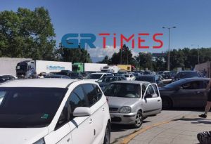 Ουρές χιλιομέτρων στον Προμαχώνα με το άνοιγμα των συνόρων
