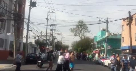 Τρόμος στο Μεξικό από ισχυρό σεισμό: Στους δρόμους ο κόσμος