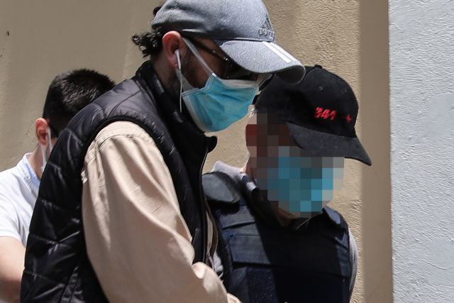 Αυτός είναι ο ψευτογιατρός: Δημοσιοποιήθηκαν τα αληθινά στοιχεία και φωτογραφίες του