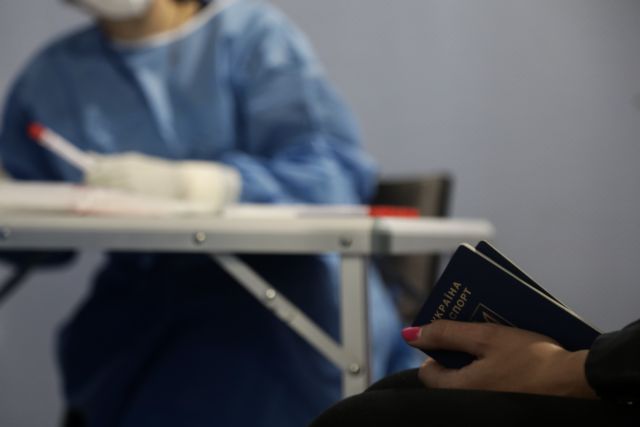 Για ποιους τουρίστες είναι απαραίτητο το αρνητικό μοριακό τεστ κοροναϊού για να εισέλθουν στην Ελλάδα