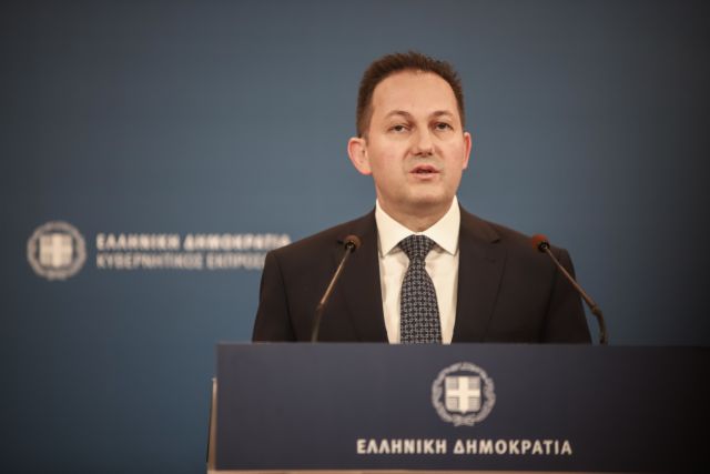 Πέτσας για Τσίπρα: Να κοιτάξει δίπλα του για το «διεφθαρμένο κόμμα»