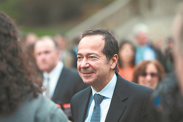 O Paulson κλείνει το hedge fund