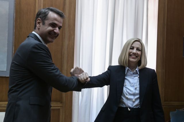 Σε εξέλιξη η συνάντηση του Μητσοτάκη με την Γεννηματά