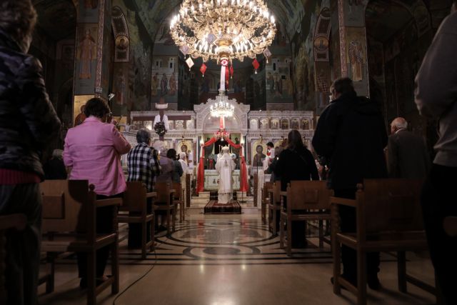 Κοροναϊός: Και τον Δεκαπενταύγουστο θα ισχύουν τα μέτρα στις εκκλησίες