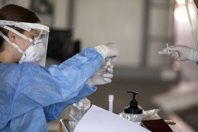 Θεοχάρης: Εξετάζουμε το τεστ των 72 ωρών και για υπόλοιπες χώρες