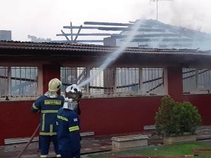 Στάχτη έγιναν τα εμβληματικά Σφαγεία του Ταύρου