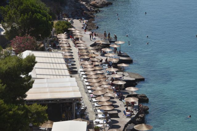 Οργανωμένες πλαζ: «Χρυσάφι» οι βουτιές στη θάλασσα