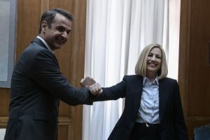 Σε εξέλιξη η συνάντηση του Μητσοτάκη με την Γεννηματά