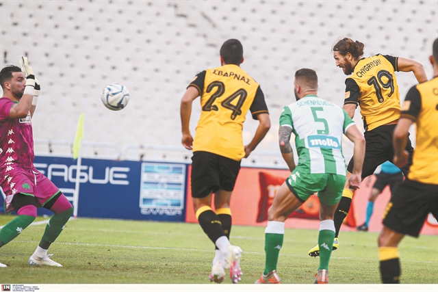 Κρατάει την τύχη στα χέρια της