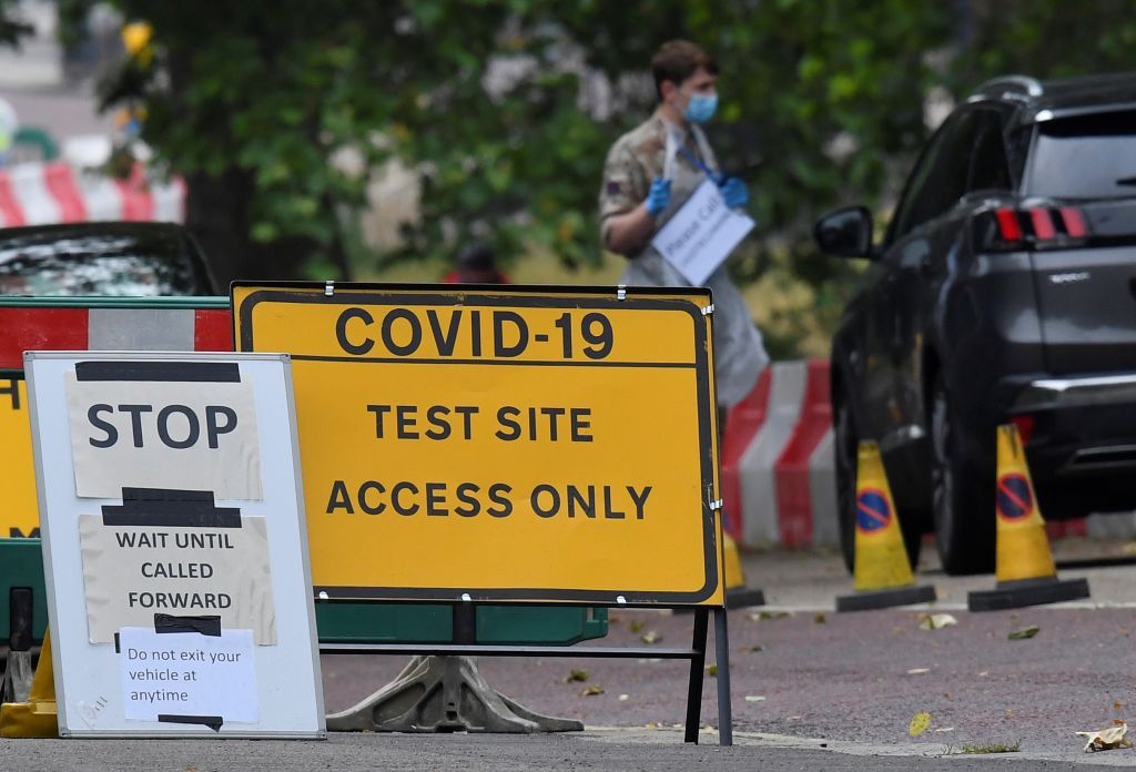 Βρετανία: Τεστ για κοροναϊό ακόμη και σε ασυμπτωματικούς