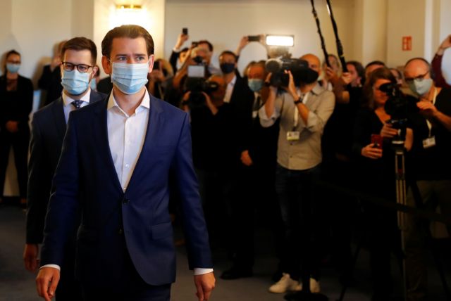 Αυστρία: Υποχρεωτική ξανά η μάσκα σε σούπερ μάρκετ, τράπεζες και ταχυδρομεία