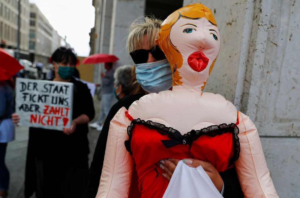 Βερολίνο: Ιερόδουλες διαμαρτύρονται για τα μέτρα κατά του κοροναϊού
