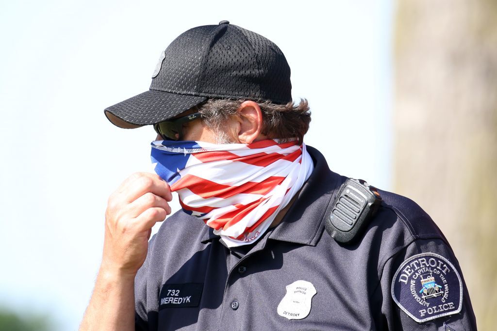 Από τον κοροναϊό στο λουτρό αίματος – Οι ΗΠΑ σε κατάσταση εκτάκτου ανάγκης