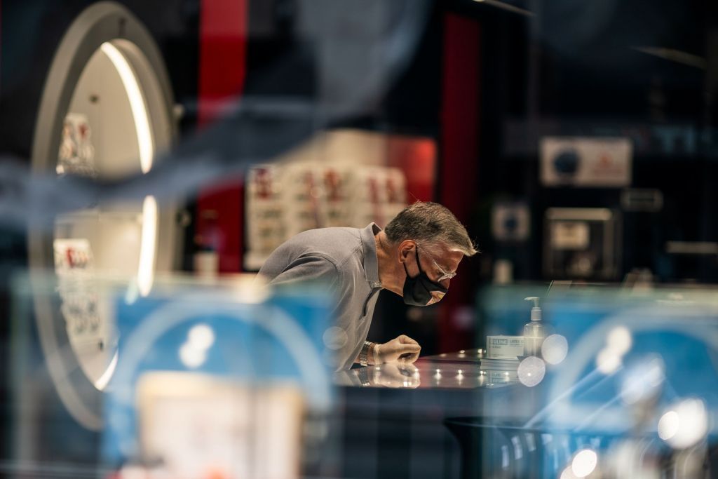 Φύλακας καταστήματος πυροβόλησε πελάτη που δεν φορούσε μάσκα