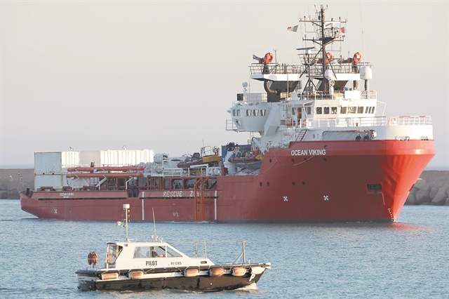 «Εξαφάνισαν» τα πλοία που έσωζαν πρόσφυγες
