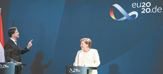 Η Ανγκελα Μέρκελ με τον «ελέφαντα» της Ευρώπης