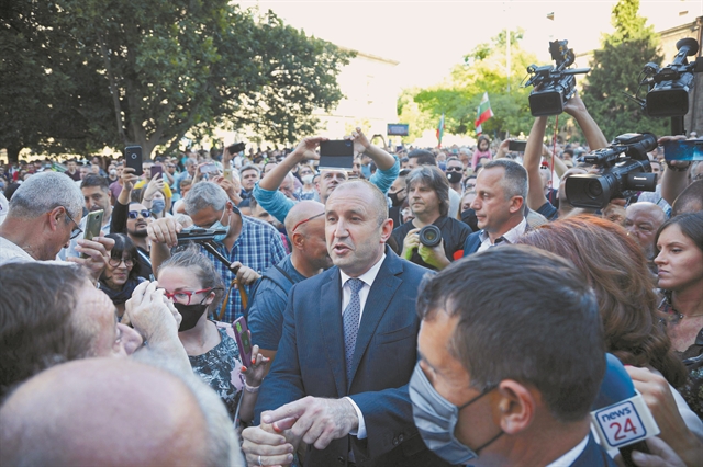 Ρινγκ με διαιτητή τους ολιγάρχες