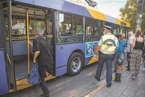 Στα 45 έτη έπεσε η μέση ηλικία των κρουσμάτων
